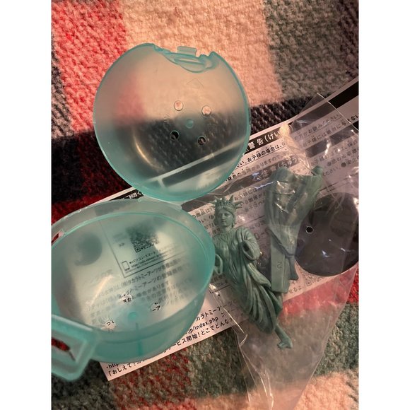 Statue of Liberty Action Figure 6 Kinds Creative Spoof Model Desktop Ornament - Picture 7 of 11